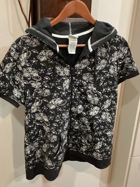 Black Floral Short-Sleeve Zip Hoodie